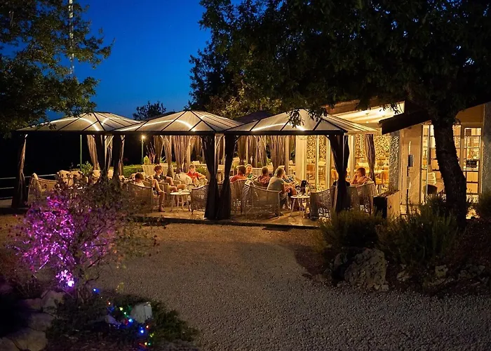 Semesterbostad In France With Private Garden Mauroux (Lot)